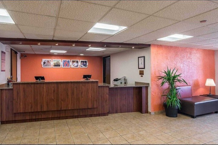 Motel 6 Elk Grove Village IL - OHare
