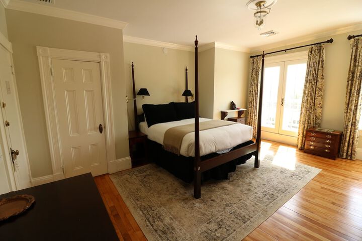 Room 17 of 112