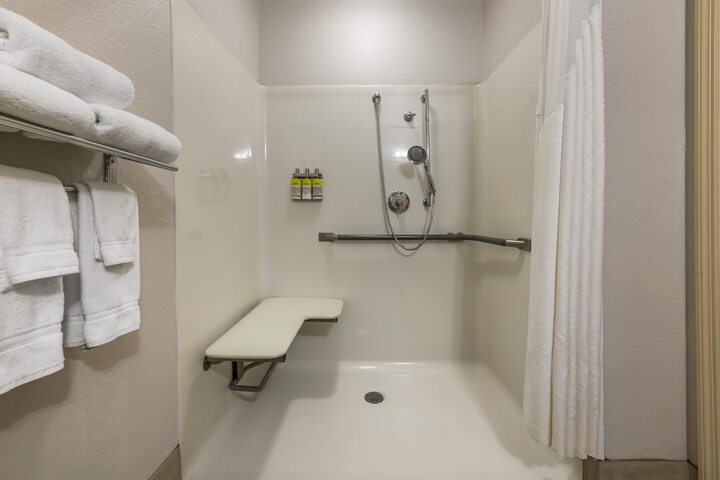 Room 32 of 92