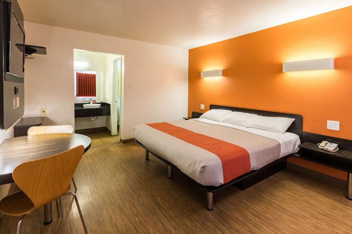 Room 21 of 27