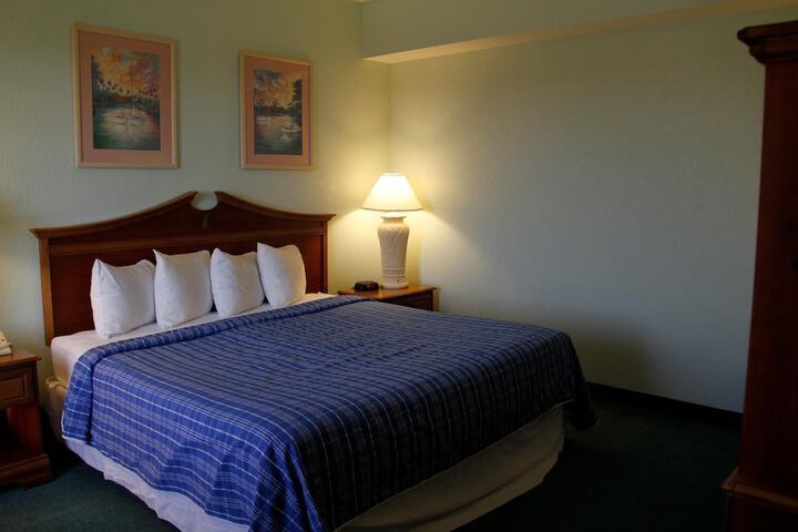 Room 11 of 35