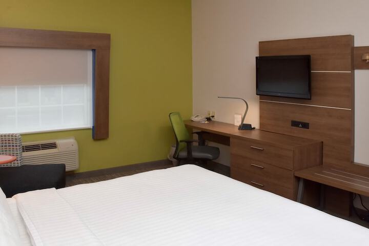 Room 18 of 34