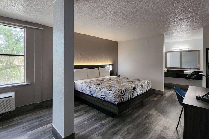 Room 37 of 40
