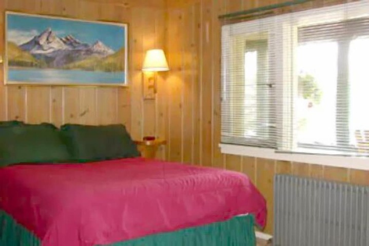 Room 9 of 18