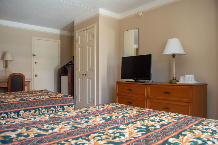 Room 8 of 9