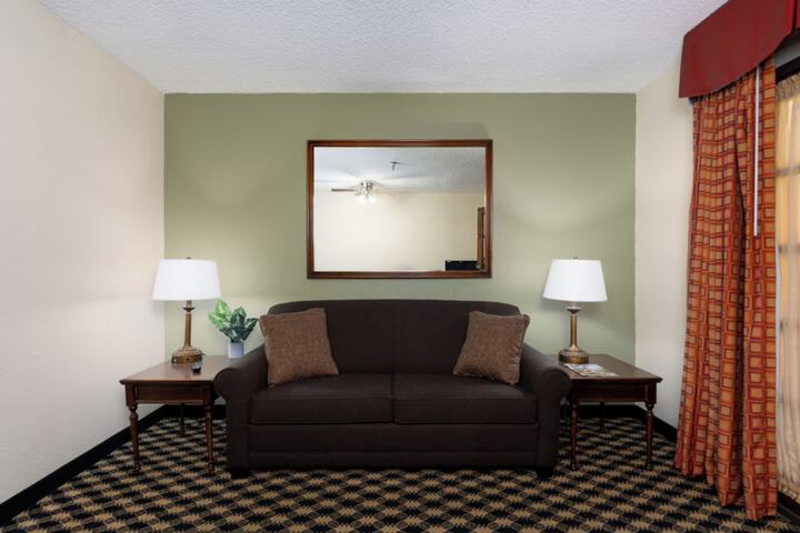 MCM Elegante Suites Abilene