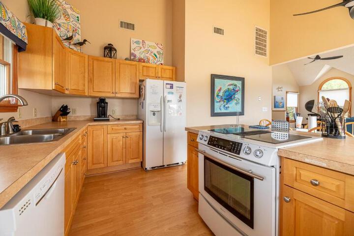 Climate Change - Duck Sea Tern, Oceanside, 280 Yds to Beach, Pool, Hot Tub, Pets OK