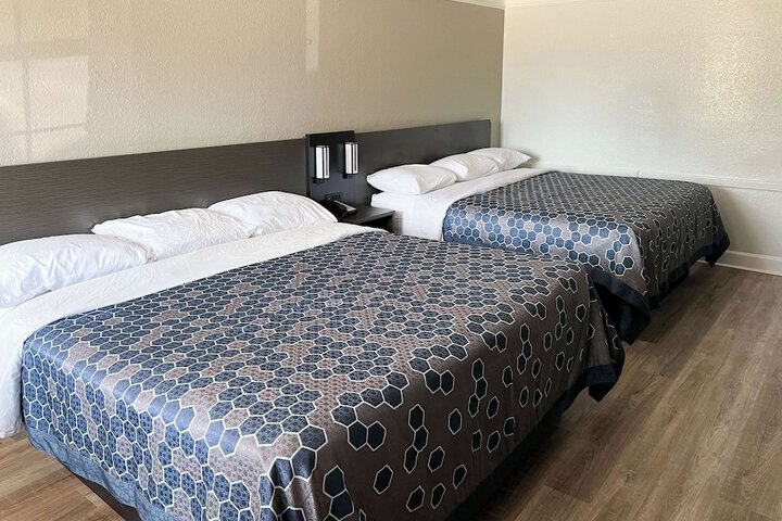 Room 9 of 16