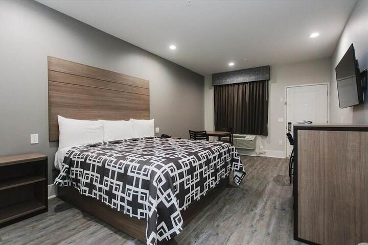 Room 32 of 57