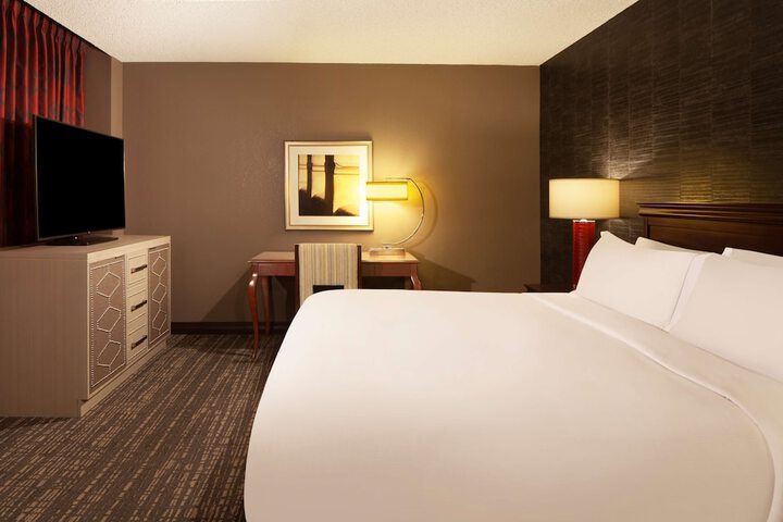 Room 15 of 76