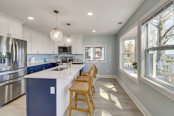 Bayfront Maryland Retreat w / Deck Near Beaches!
