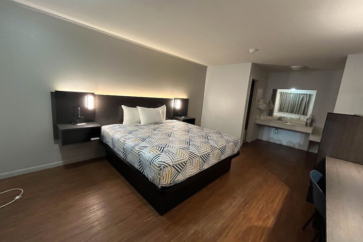 Room 22 of 33