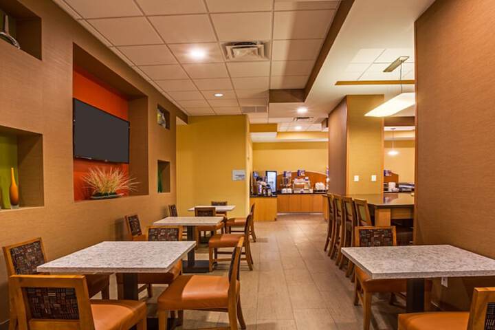 Dining 9 of 19