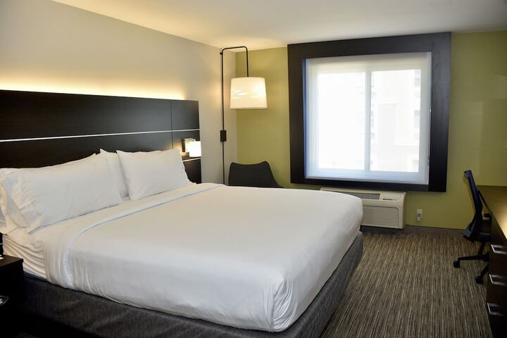 Room 16 of 38