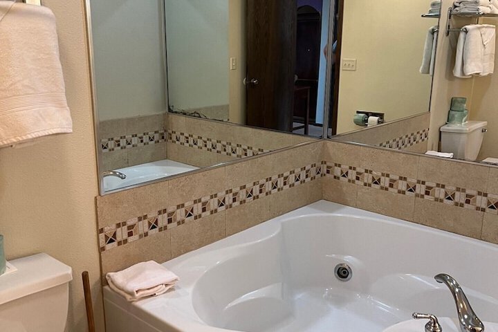 Horseshoe Bay Lodge
