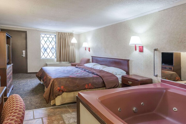 Knights Inn Farmington Hill