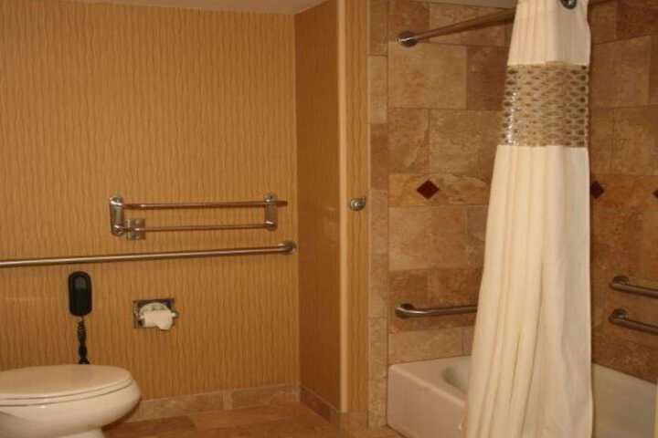 Room 10 of 32