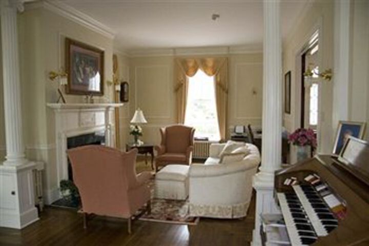 White Hall Manor Bed & Breakfast