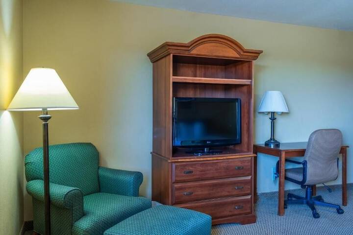 Pinedale Hotel & Suites