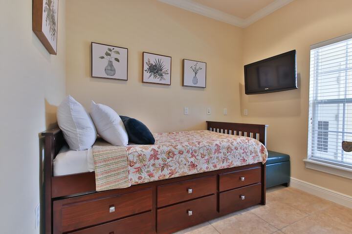 Tortuga Inn Beach Resort