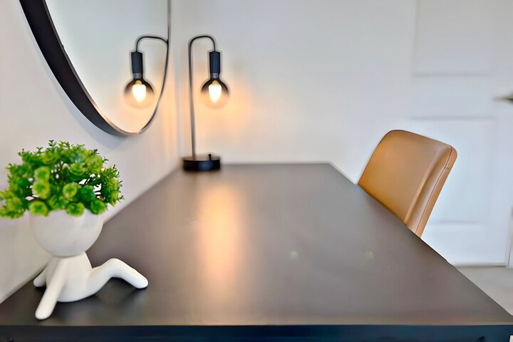 Modern 4BR with Parking - WV rep 4