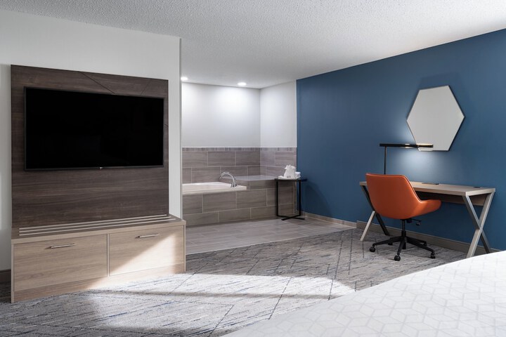 Holiday Inn Express & Suites Midwest by IHG