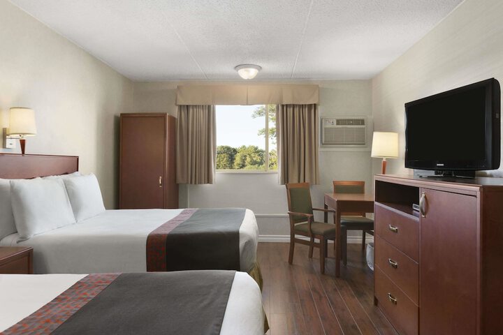 Room 9 of 28