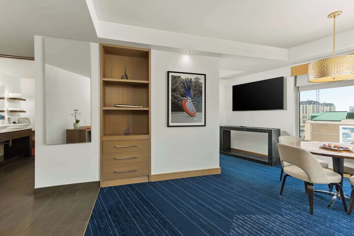 Room 52 of 90