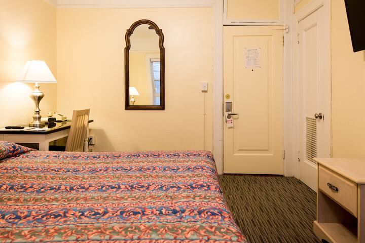 Room 27 of 41