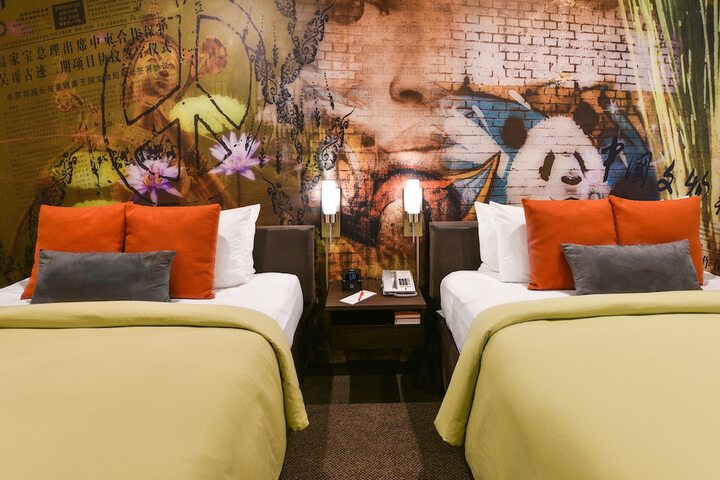 The Tangerine - a Burbank Hotel