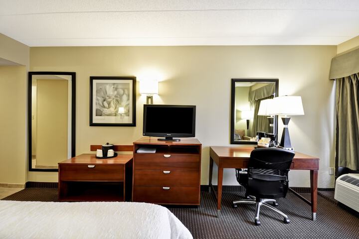 Room 25 of 38