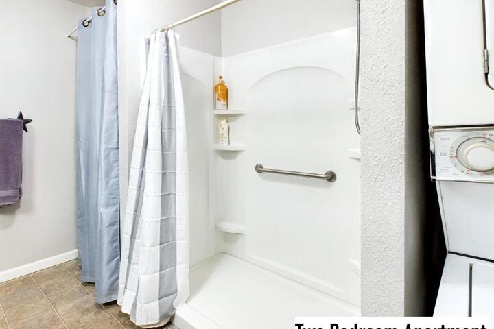 Beautiful Country Apartment AC, Pickleball, Billiards, Playground, Gardens