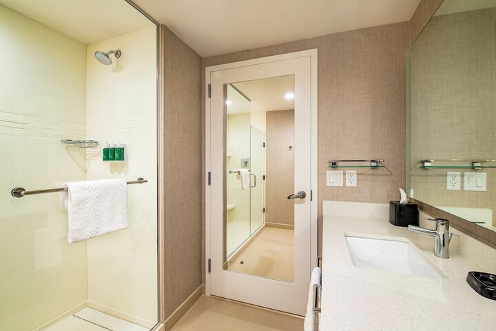 Room 15 of 25