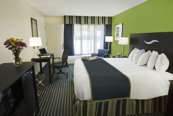 Room 12 of 16