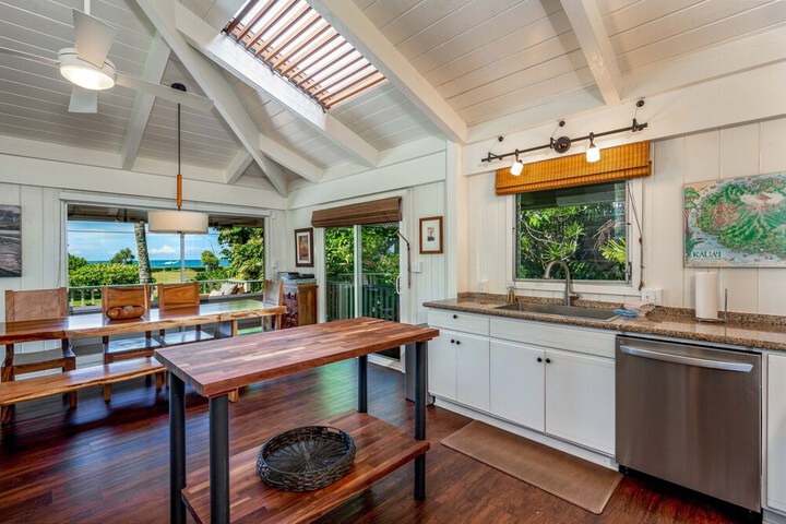 Hale Naninoa 5 Bedroom Home by RedAwning