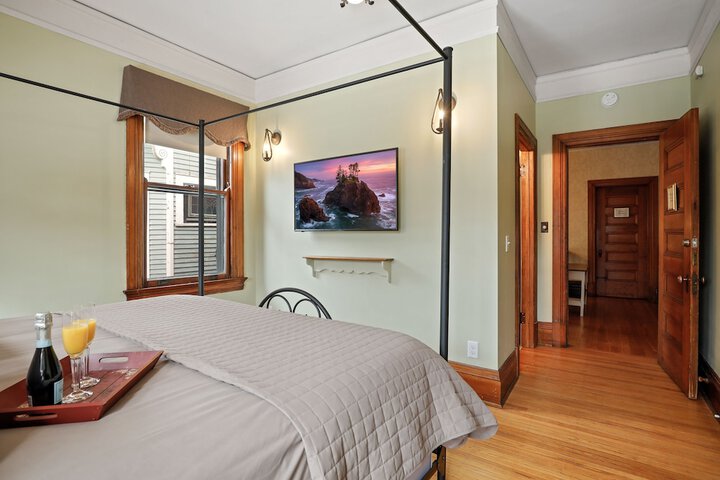 Room 27 of 48