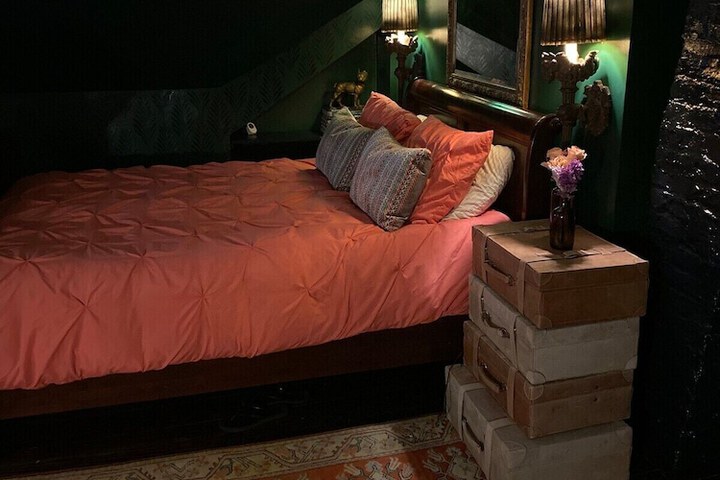 Room 44 of 102