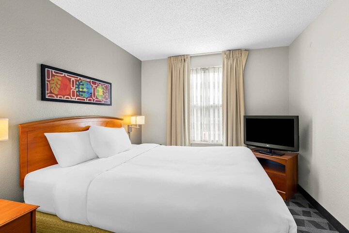 MainStay Suites Middleburg Heights Cleveland Airport