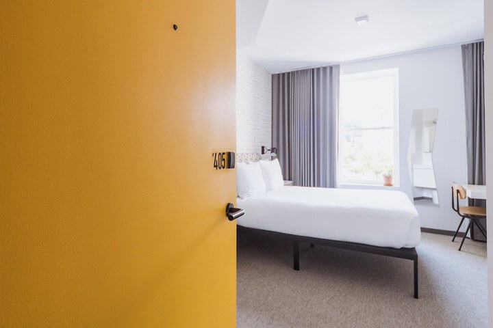 Room 47 of 111