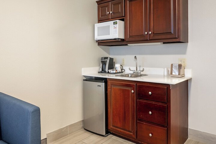 Holiday Inn Express Hotel & Suites ANDERSON NORTH by IHG