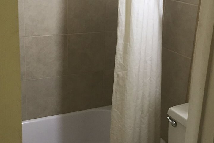 Room 9 of 33