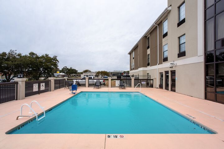 Pool 6 of 44