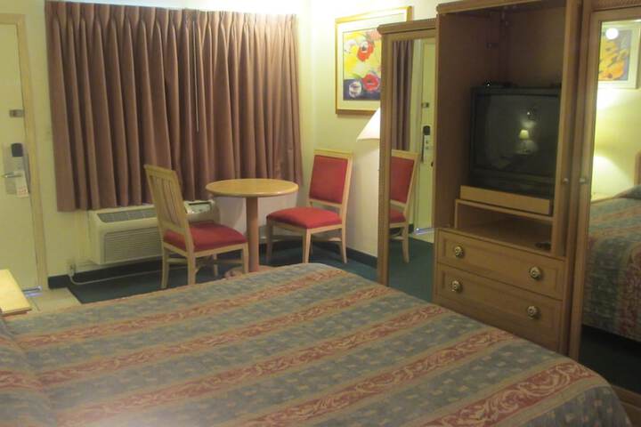 Room 5 of 9