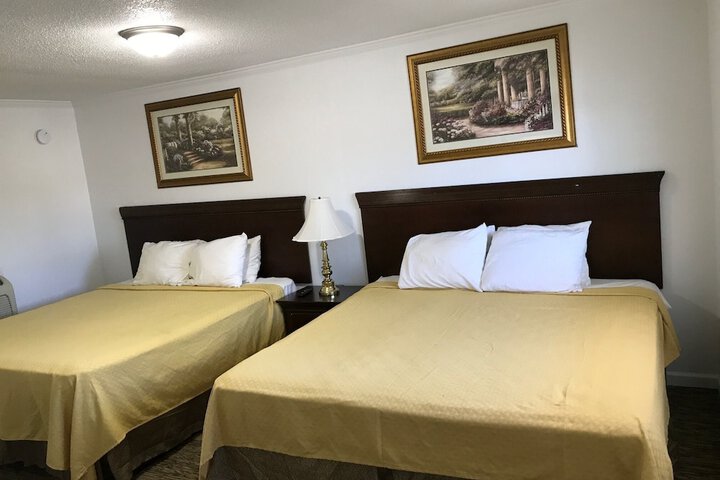 Room 10 of 11