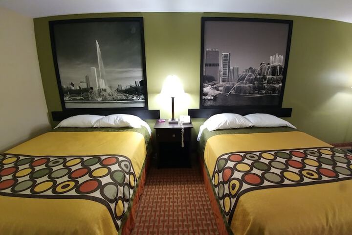 Room 28 of 73
