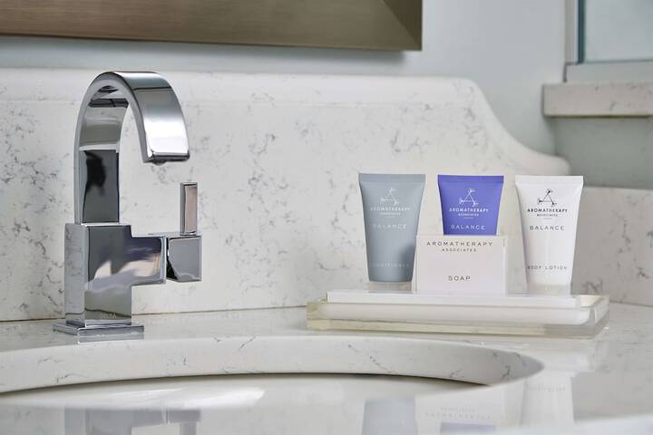 Redmont Hotel Birmingham Curio Collection by Hilton