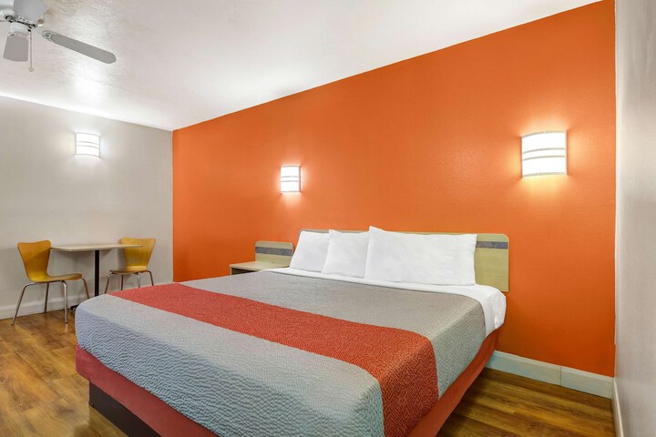 Room 22 of 51