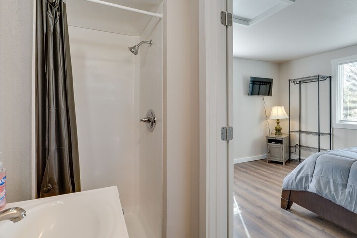 Lafayette Townhome: Cozy Retreat w / Private Patio