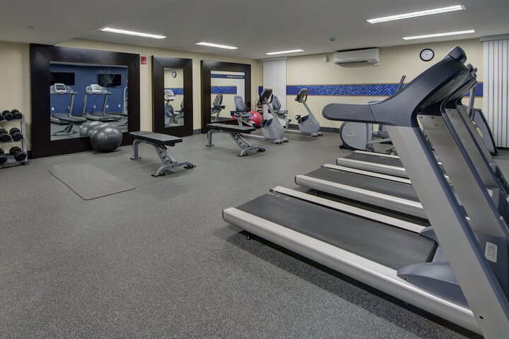 Hampton Inn & Suites Rockville Centre