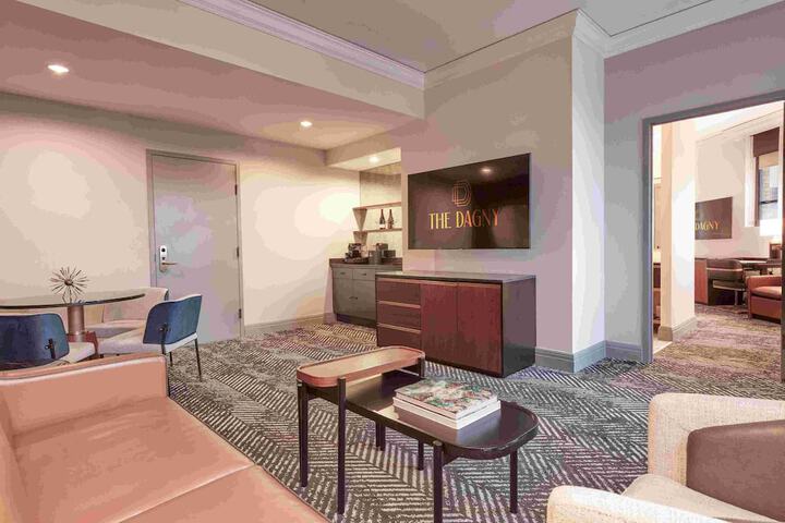 Room 25 of 61